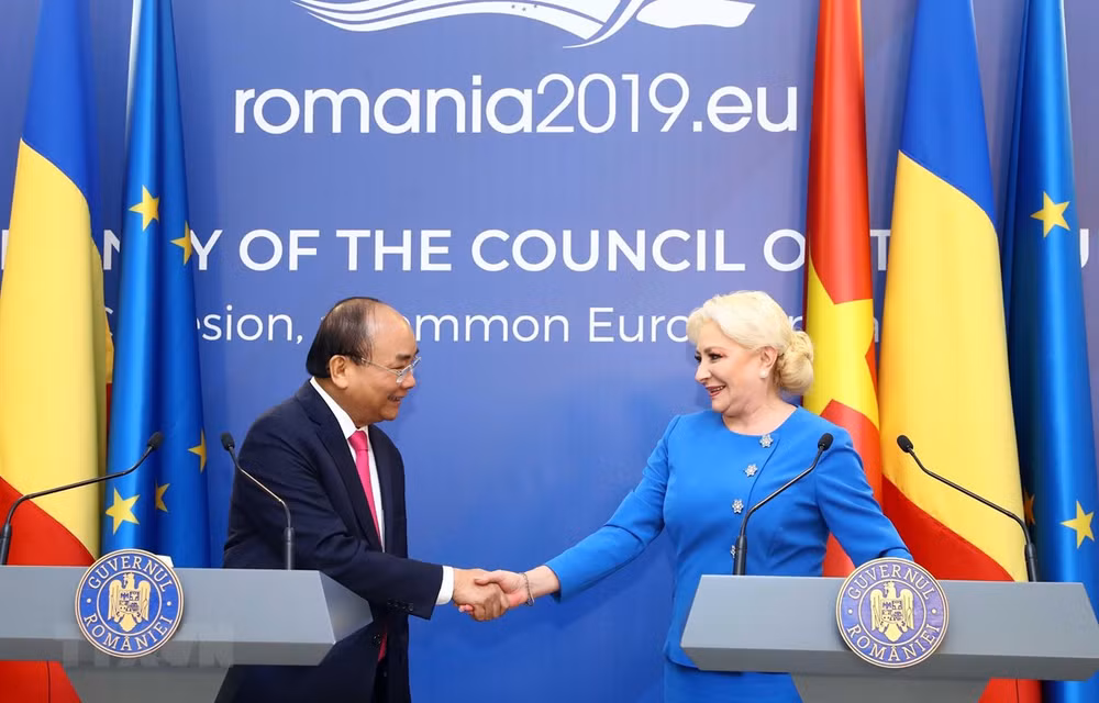 Destacan declaración conjunta suscrita durante visita del premier de Vietnam a Rumania ảnh 1