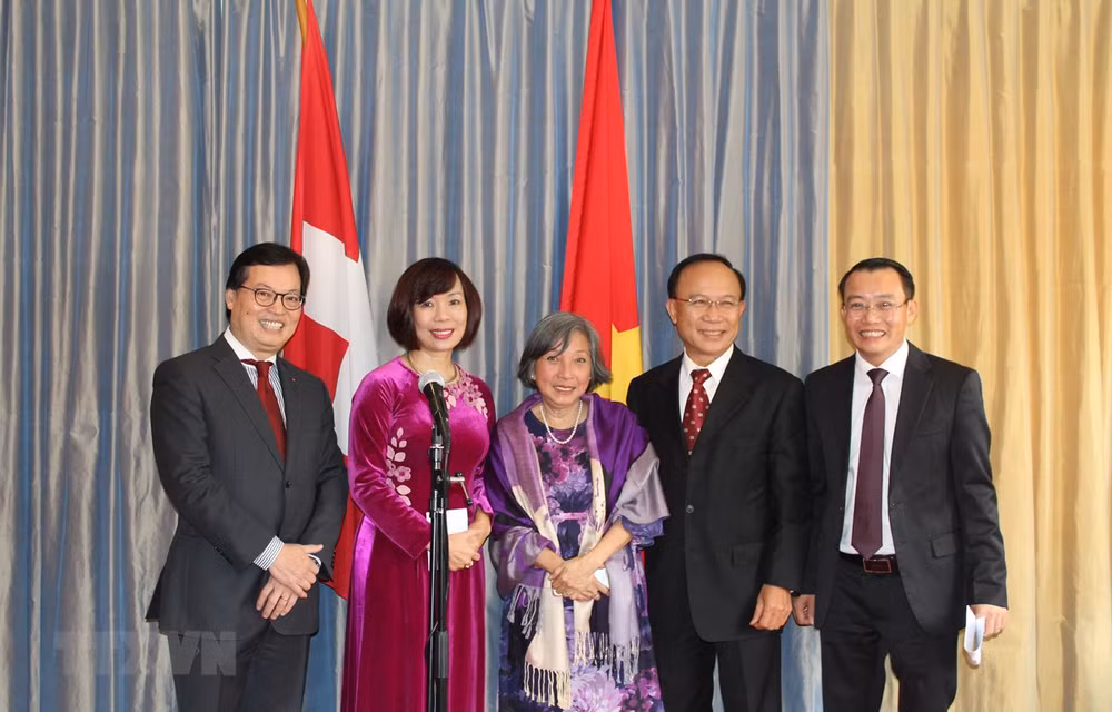 Vietnamitas en el exterior rinden homenaje a los reyes Hung ảnh 1