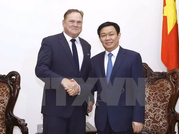 Grupo canadiense suministra servicios financieros a empresas vietnamitas ảnh 1