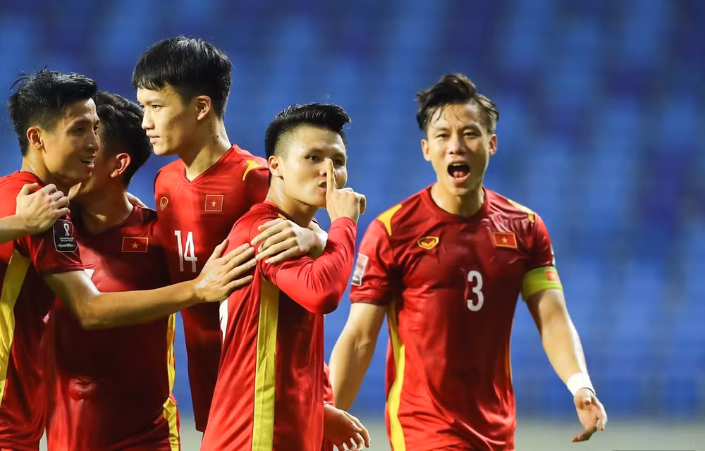 Victoria contra Indonesia afianza liderato de Vietnam en eliminatorias mundialistas de fútbol ảnh 1