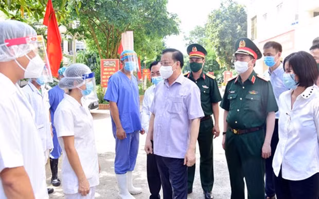 Dirigente de Hanoi insta a mantener sinergia para vencer al COVID-19 ảnh 1