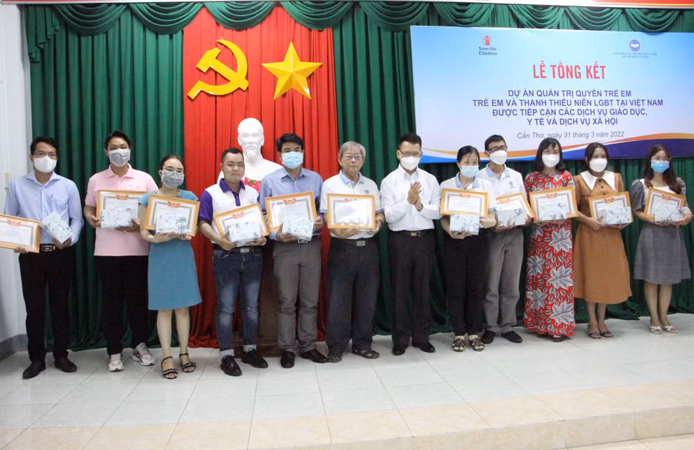 Fortalecen protección de derechos de niños y jóvenes LGBT en Vietnam ảnh 1