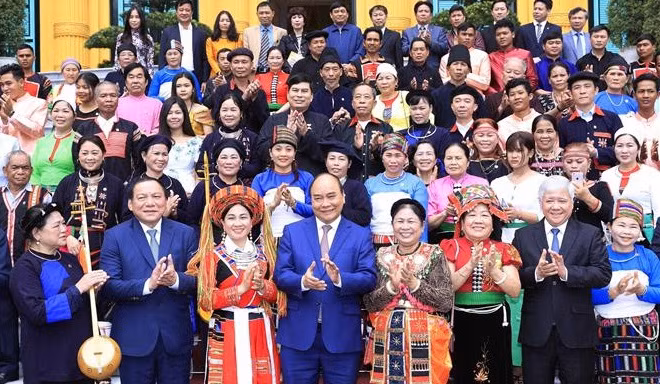 Presidente vietnamita resalta papel de personas prestigiosas de etnias minoritarias ảnh 2
