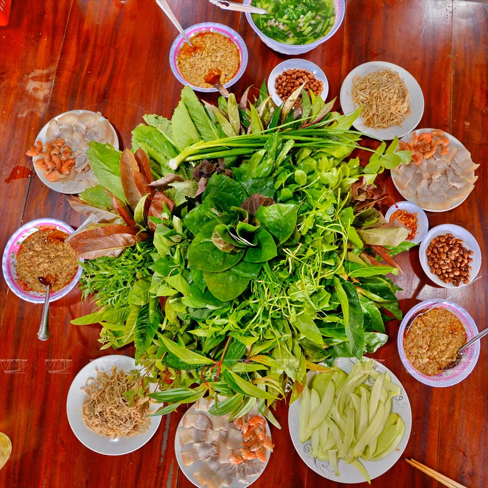 Ensalada de hojas, plato estrella en la provincia vietnamita de Kon Tum ảnh 1