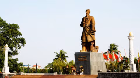 Rinden homenaje al héroe nacional Tran Hung Dao ảnh 1