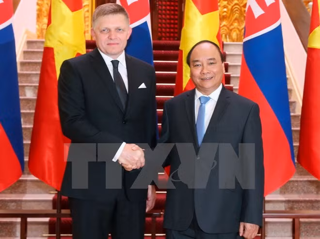 Vietnam y Eslovaquia emiten declaración conjunta ảnh 1 Vietnam y Eslovaquia emiten declaración conjunta ảnh 1