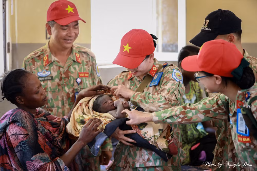 Cascos azules vietnamitas contribuyen a elevar conciencia sobre salud entre mujeres sudanesas ảnh 1