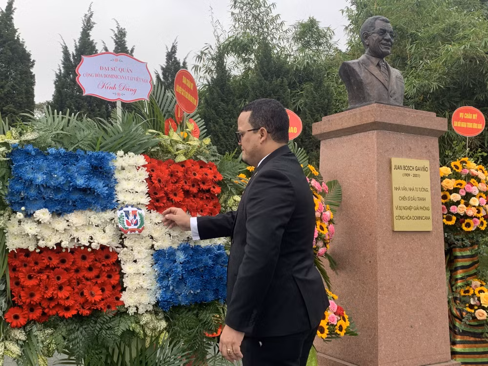 Elogia embajador dominicano legado del Presidente Ho Chi Minh ảnh 1