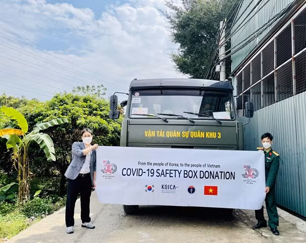 KOICA continúa suministrando insumos para vacunación contra el COVID-19 en Vietnam ảnh 1