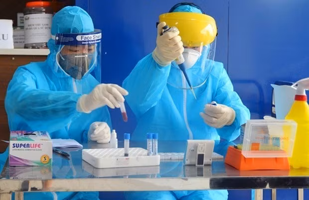 Exigen cumplir múltiples tareas para normalizar gradualmente COVID-19 en Vietnam ảnh 2 Exigen cumplir múltiples tareas para normalizar gradualmente COVID-19 en Vietnam ảnh 2