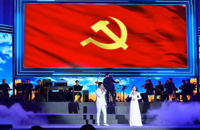 Efectúan en Ciudad Ho Chi Minh velada artística por aniversario 89 de fundación del PCV ảnh 1