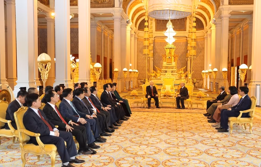 Prensa camboyana resalta visita de máximo dirigente vietnamita ảnh 1