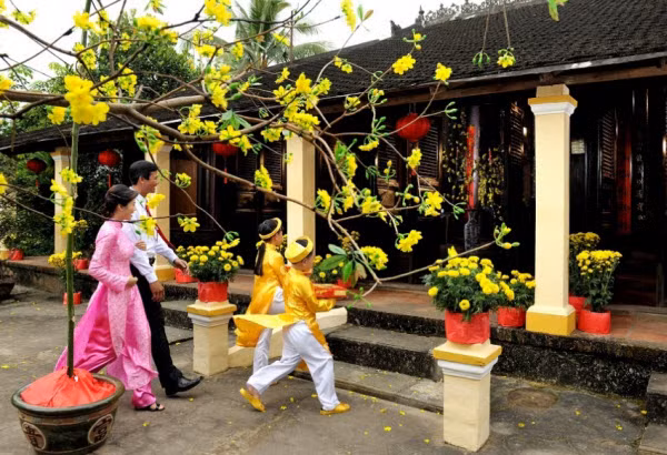 Recrean en Hanoi prácticas tradicionales en saludo a Tet ảnh 1 Recrean en Hanoi prácticas tradicionales en saludo a Tet ảnh 1