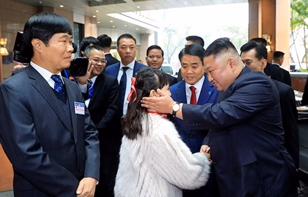Presidente norcoreano Kim Jong-un arriba a Hanoi ảnh 1