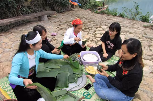 Impacta a visitantes riqueza cultural de la etnia Muong en provincia vietnamita Hoa Binh ảnh 1