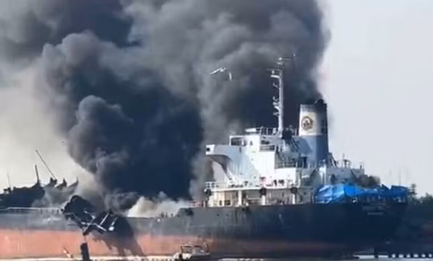 Decenas de heridos por explosión de petrolero en el centro de Tailandia ảnh 1