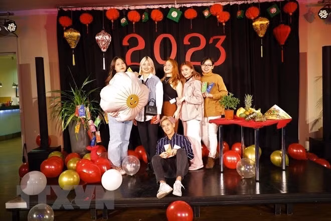 Vietnamitas en Francia y Alemania celebran el Tet (Año Nuevo Lunar) 2023 ảnh 3