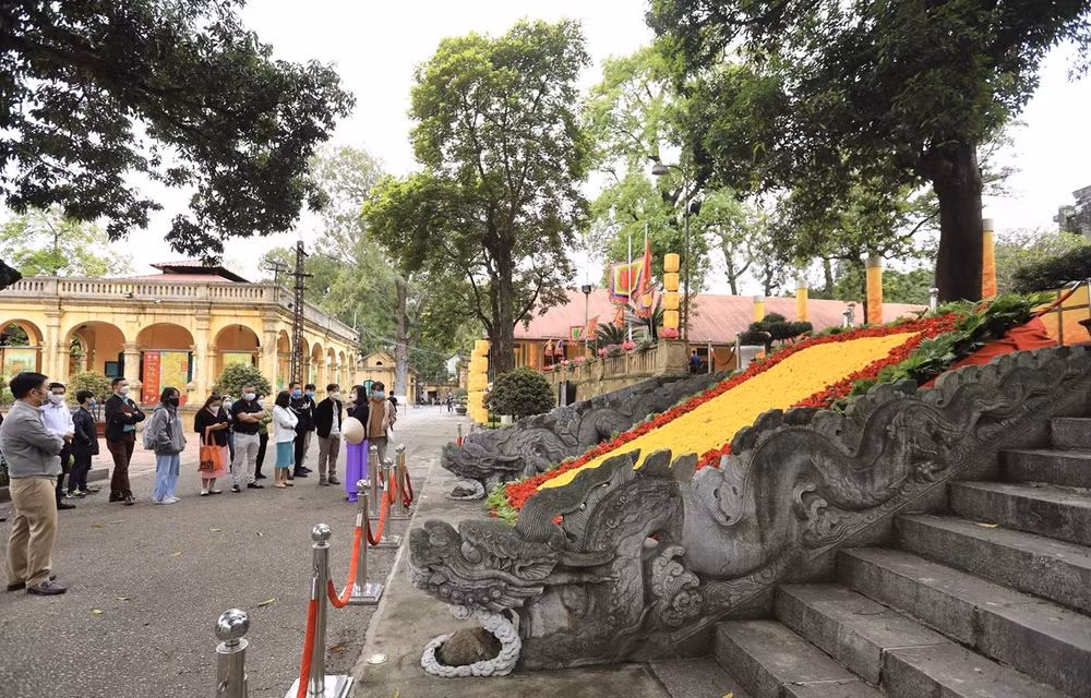 Imponentes esculturas de dragón en Palacio Kinh Thien ảnh 1