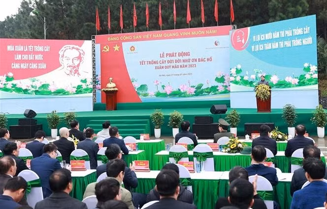 Premier vietnamita lanza siembra de árboles por motivo del Tet 2023 ảnh 2