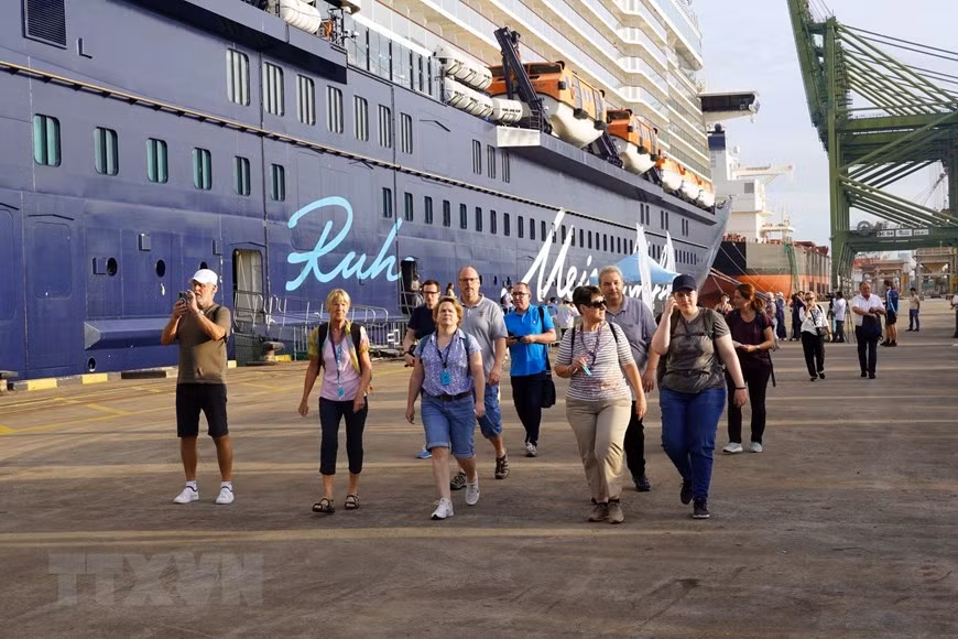 Crucero MEIN SCHIFF 5 llega a provincia vietnamita de Ba Ria-Vung Tau ảnh 1