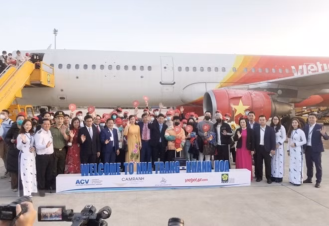 Provincia vietnamita recibe a primer grupo de viajeros chinos en 2023 ảnh 1