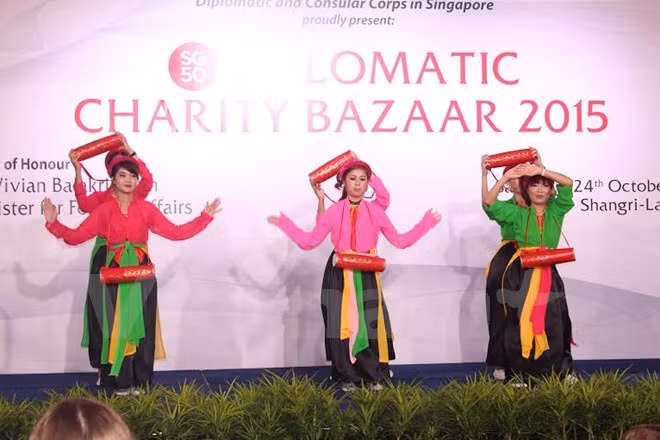 Vietnam en feria caritativa de misiones diplomáticas en Singapur ảnh 1 Vietnam en feria caritativa de misiones diplomáticas en Singapur ảnh 1