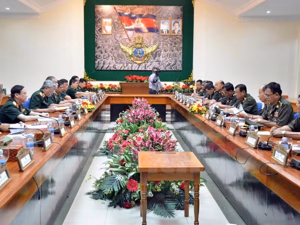 Acuerdan Vietnam y Cambodia impulsar cooperación en defensa ảnh 1