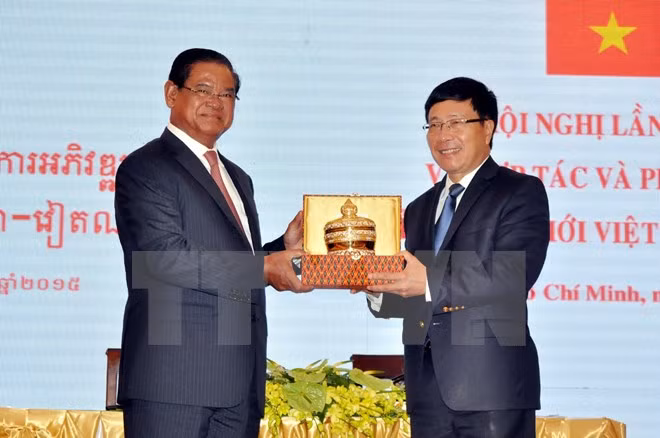 Vietnam y Cambodia renuevan compromisos de cooperación ảnh 1