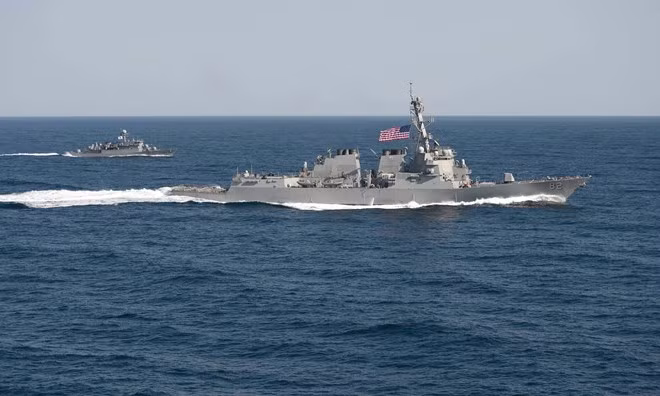 Mar Oriental: Buque EE.UU. acerca islas formadas ilegalmente por China ảnh 1