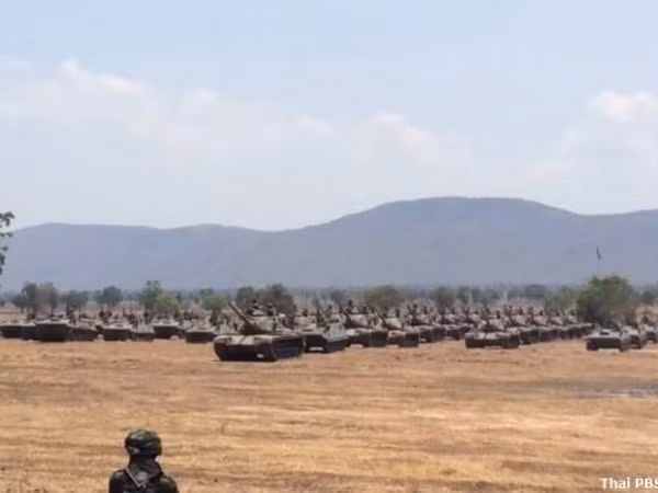 Ejército tailandés realiza mayor ejercicio con fuego real ảnh 1