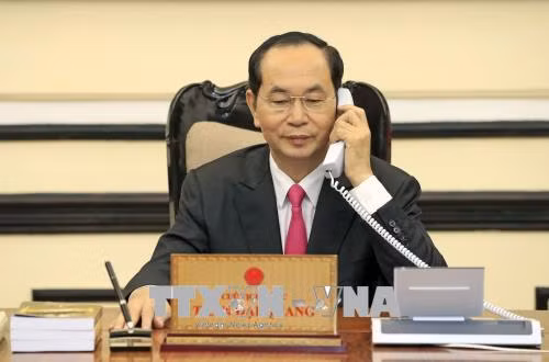 Presidente de Vietnam y Donald Trump sostienen llamada telefónica ảnh 1
