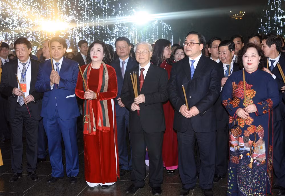 Secretario general del PCV da bienvenida al Tet con residentes de Hanoi ảnh 5