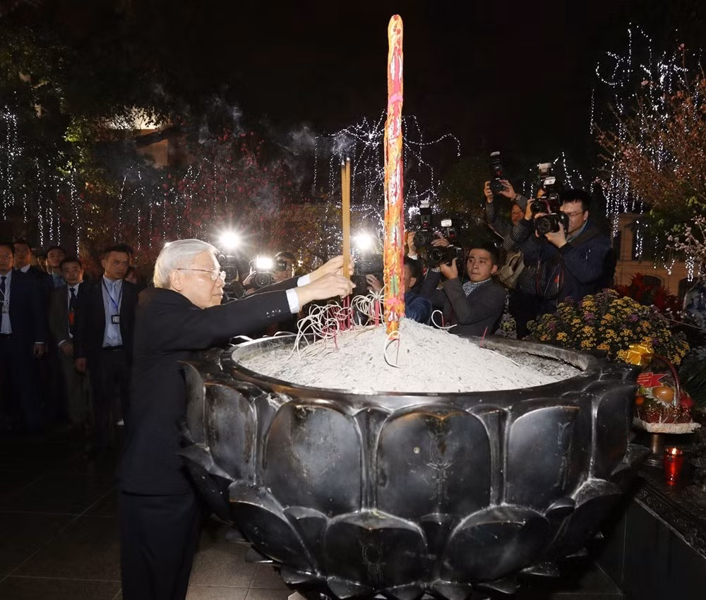 Secretario general del PCV da bienvenida al Tet con residentes de Hanoi ảnh 6
