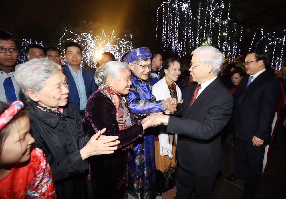 Secretario general del PCV da bienvenida al Tet con residentes de Hanoi ảnh 2