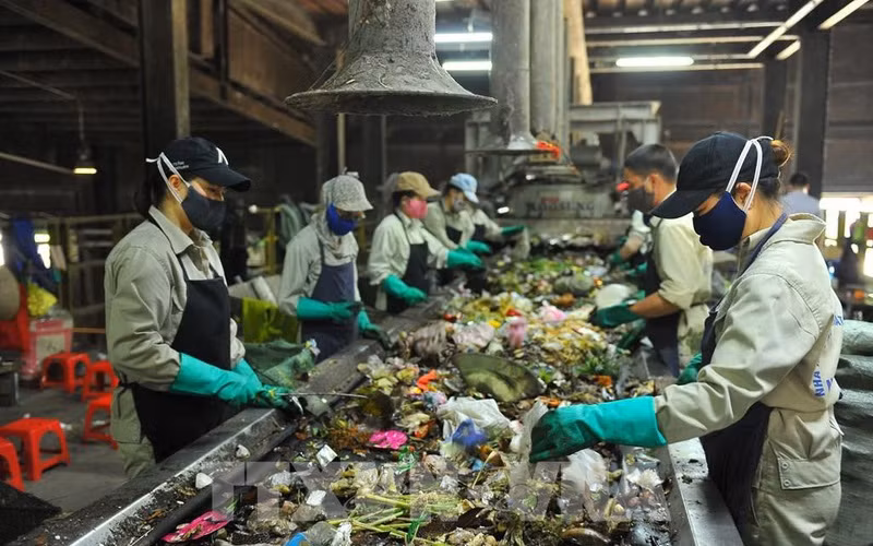 Mayoría de residuos domésticos urbanos de Vietnam se procesarán de forma segura en 2023 ảnh 1