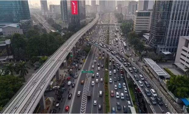 Indonesia toma medidas para reducir congestión de tráfico en su capital ảnh 1