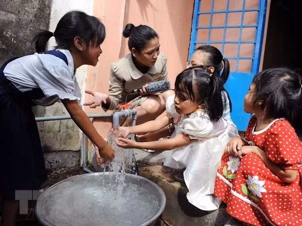 Brindarán agua potable a 63 mil habitantes rurales de provincia vietnamita ảnh 1