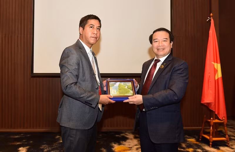 Asociación de Viajes Asia-Pacífico sigue apoyando capacitación de personal vietnamita ảnh 1