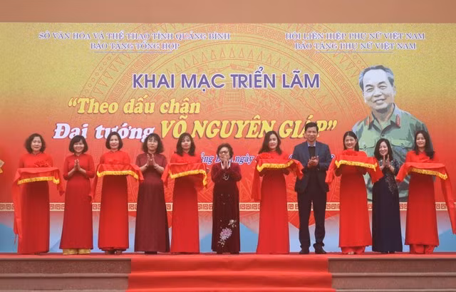 Inauguran exposición en honor al General Vo Nguyen Giap ảnh 1 Inauguran exposición en honor al General Vo Nguyen Giap ảnh 1