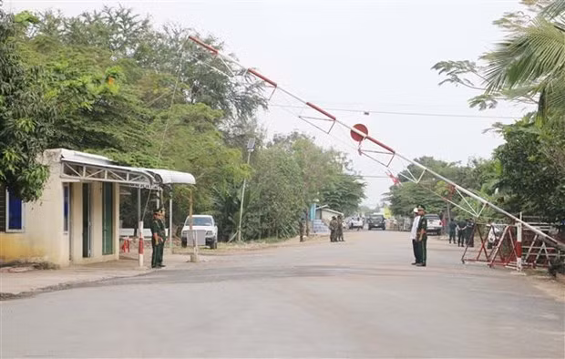 Abren puerta fronteriza de vía terrestre y fluvial entre Vietnam y Camboya ảnh 1