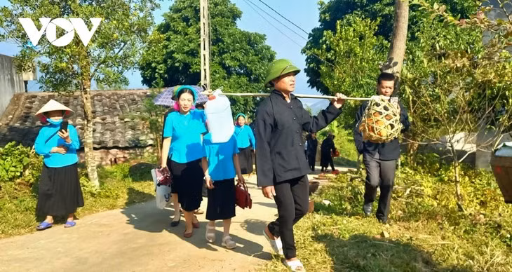 Particularidades de la boda de la etnia San Chi de Vietnam ảnh 1