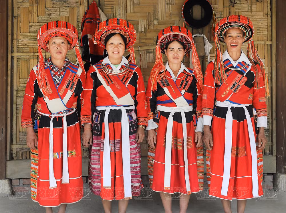 Brocado de los pa then: particularidad cultural de minorías étnicas de Vietnam ảnh 1