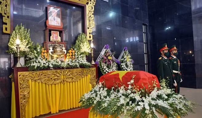 Efectúan en Vietnam homenaje póstumo y entierro del héroe Kostas Sarantidis ảnh 1