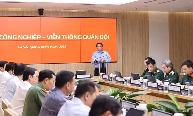 Premier exhorta a Viettel a continuar realizando con eficacia la construcción y defensa de la Patria ảnh 1