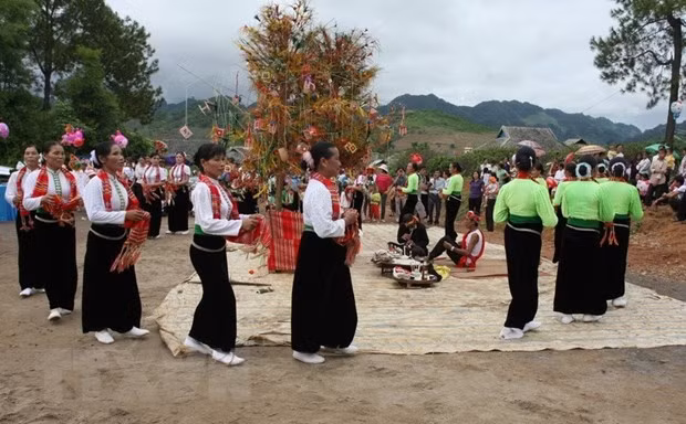 Fiesta de la danza Xoe en la región del noroeste ảnh 1 Fiesta de la danza Xoe en la región del noroeste ảnh 1