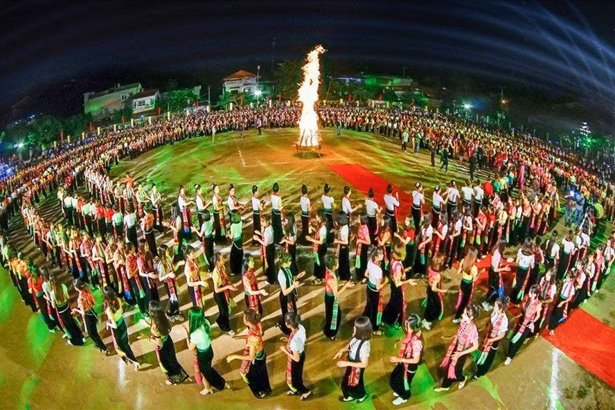 Provincia vietnamita lista para recibir certificado de UNESCO para danza Xoe de la etnia Thai ảnh 1