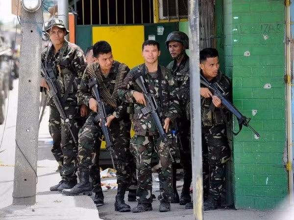 Ejército filipino rescata a tres rehenes indonesios ảnh 1