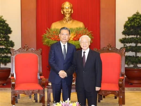 Máximo dirigente partidista de Vietnam destaca relaciones con China ảnh 1
