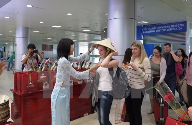 Vietnam divulga potencialidades del turismo nacional en Canadá ảnh 1