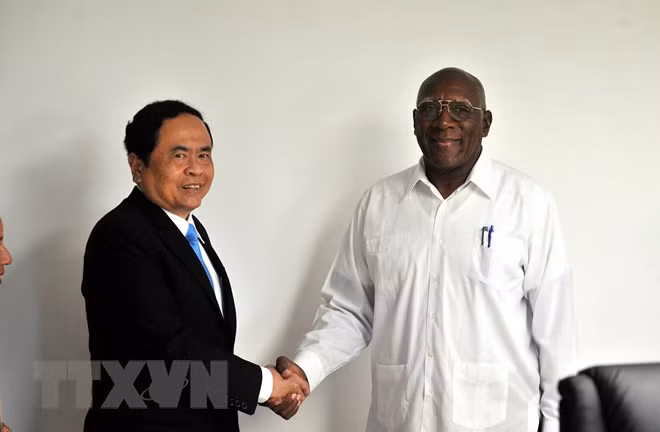 Dirigentes de Cuba confían en potencilidades de cooperación con Vietnam ảnh 1